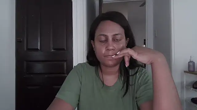 Snapshot of biancadoesit chatting on July 12, 2026, 12:17 pm biancadoesit online show from July 12, 2026, 12:17 pm