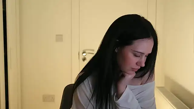 mira mmira online show from April 12, 2026, 9:40 pm