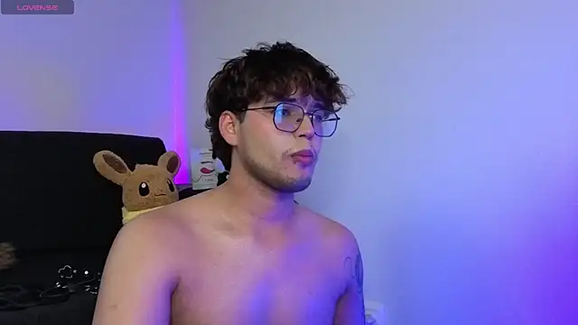 hornsgoat  online show from April 12, 2026, 7:39 pm