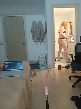 JacquelineStar online show from April 8, 2026, 5:42 am