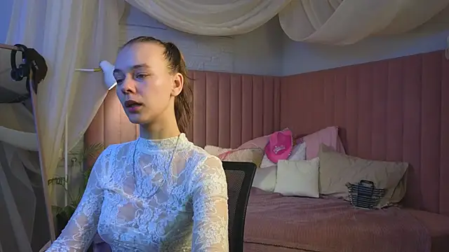 emma chaser online show from April 9, 2026, 6:19 am