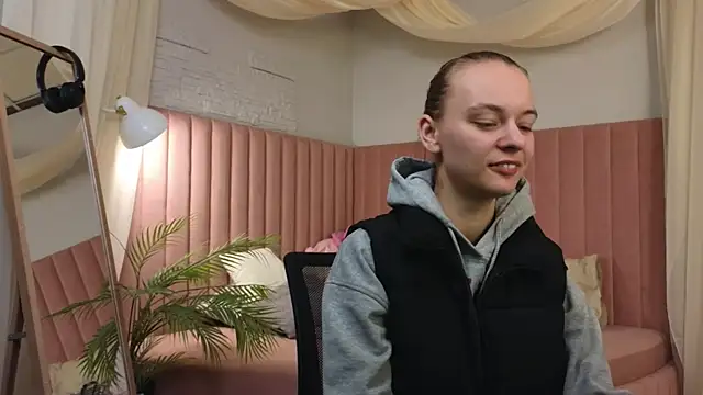 emma chaser online show from April 21, 2026, 1:29 am