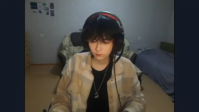 ShaynaLinley online show from April 17, 2026, 10:01 pm