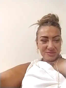 Exotic ParisX online show from April 18, 2026, 12:13 am