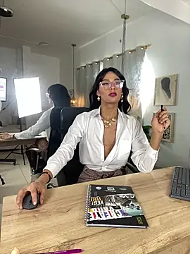 NahomiWhitte online show from April 10, 2026, 1:07 pm