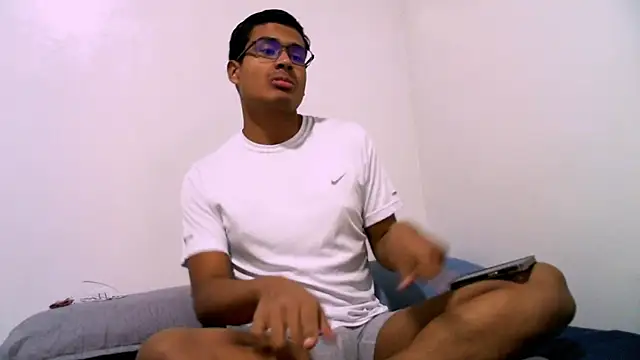 ThiagoVega  online show from April 19, 2026, 3:29 am