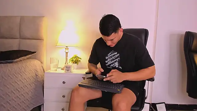 Snapshot of Chriss_Diamond chatting on July 6, 2026, 8:44 pm Chriss Diamond online show from July 6, 2026, 8:44 pm