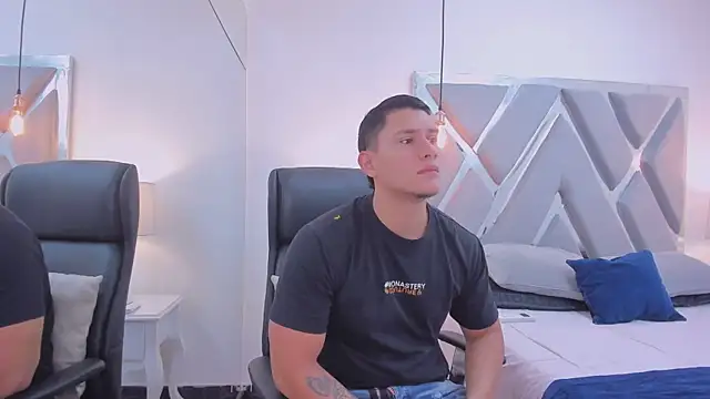 Chriss Diamond online show from April 18, 2026, 8:09 pm