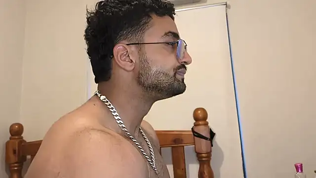 robin103666 online show from April 23, 2026, 9:27 am