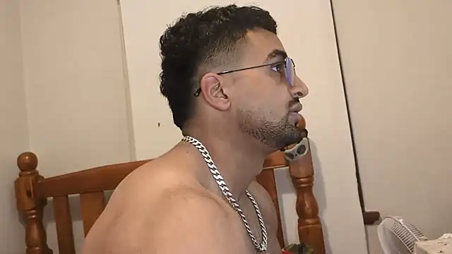 robin103666 online show from April 24, 2026, 10:06 am