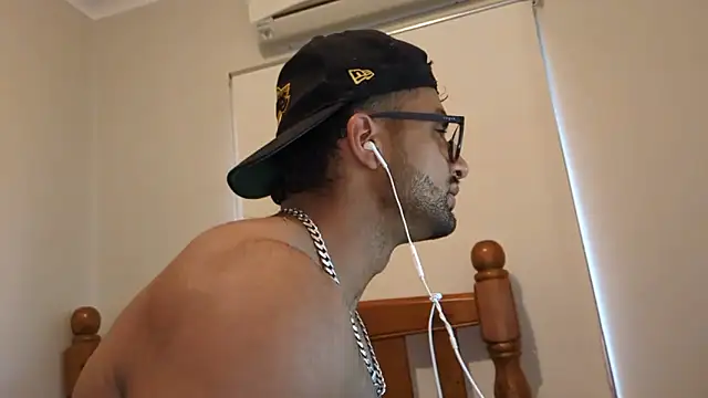 robin103666 online show from April 6, 2026, 6:47 am