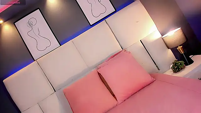 Kornylovee online show from April 4, 2026, 8:26 pm