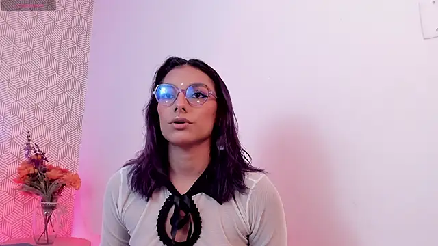 ValeAlvarez  online show from April 4, 2026, 7:20 pm