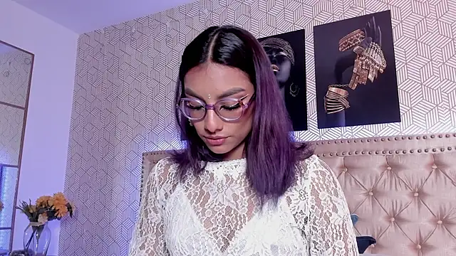 ValeAlvarez  online show from April 10, 2026, 3:52 pm