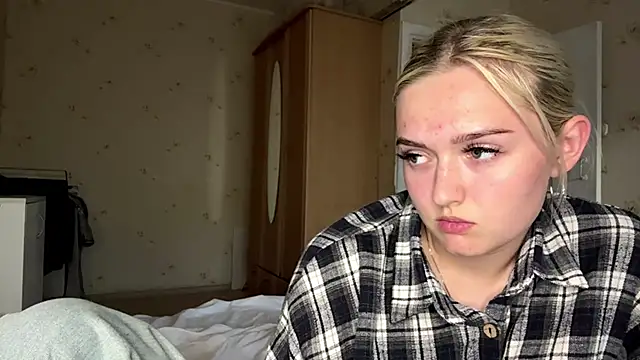 Snapshot of Sophia_Blonde chatting on June 4, 2026, 3:17 pm Sophia Blonde online show from June 4, 2026, 3:17 pm