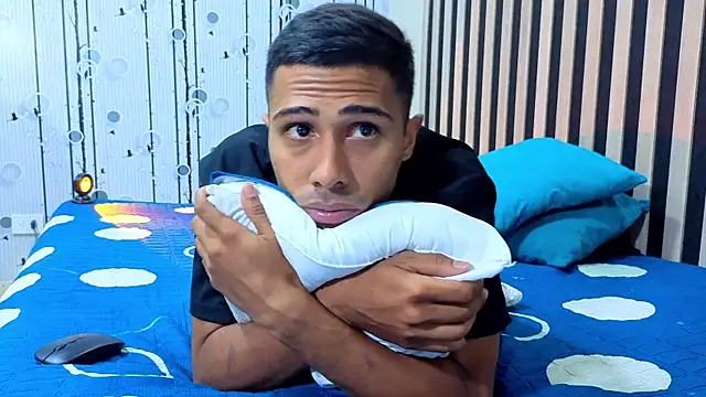 Charlies Fox online show from April 1, 2026, 7:11 pm