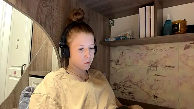 KiraNice1 online show from April 10, 2026, 12:45 pm