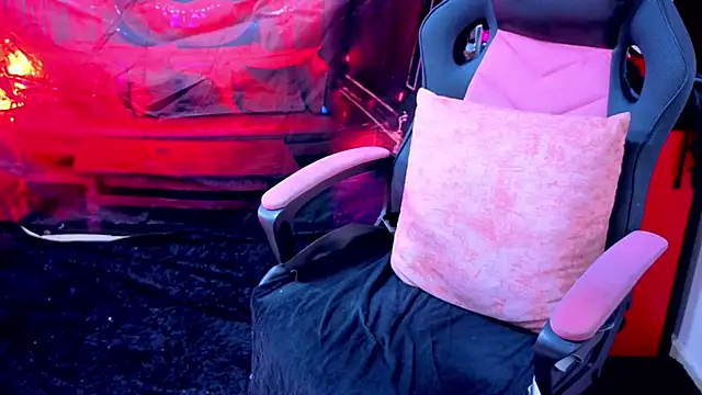 Toy and Pain online show from March 31, 2026, 6:54 pm