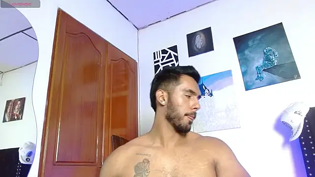 Snapshot of romanpearce_ chatting on June 25, 2026, 8:25 pm romanpearce online show from June 25, 2026, 8:25 pm