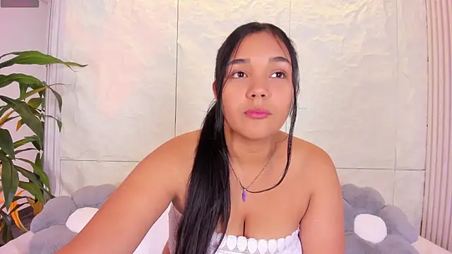 MiaDancen online show from April 14, 2026, 8:03 pm