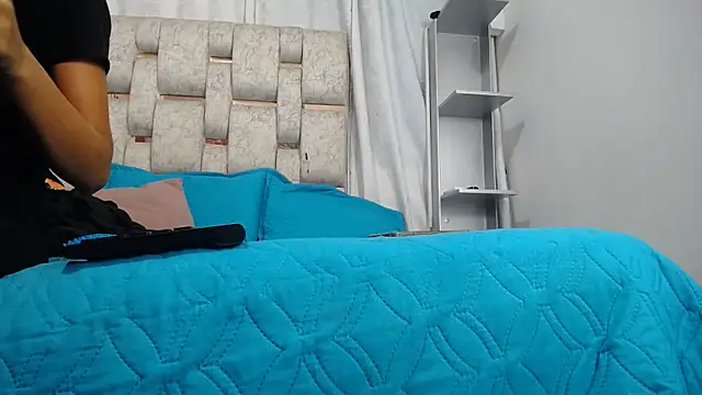 SELF DESTRUCCIONN online show from April 15, 2026, 7:58 pm