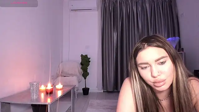 ArinaRave online show from April 7, 2026, 7:26 pm