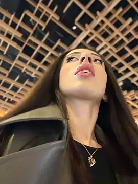 Hottiem4 online show from April 23, 2026, 2:40 pm