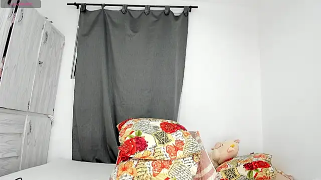 Alexandrasaenz23 online show from April 16, 2026, 2:34 am