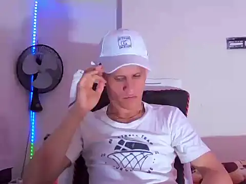 Snapshot of alejandro_stone12 chatting on May 19, 2026, 1:56 am alejandro stone12 online show from May 19, 2026, 1:56 am