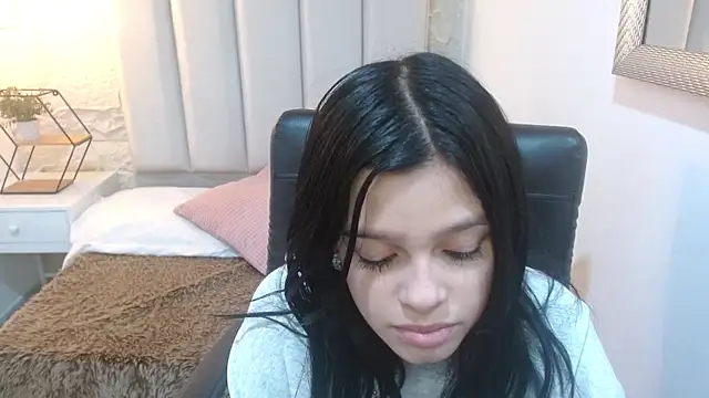 mia velvetk online show from April 14, 2026, 3:00 am