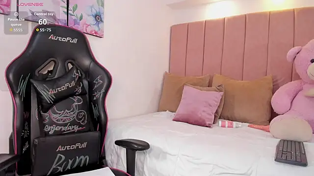 Snapshot of natalia_vela chatting on June 3, 2026, 2:33 pm natalia vela online show from June 3, 2026, 2:33 pm