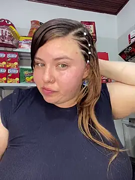 Snapshot of kitty__pinnk chatting on June 12, 2026, 7:33 pm kitty pinnk online show from June 12, 2026, 7:33 pm