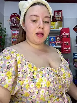 kitty  pinnk online show from April 14, 2026, 7:41 pm