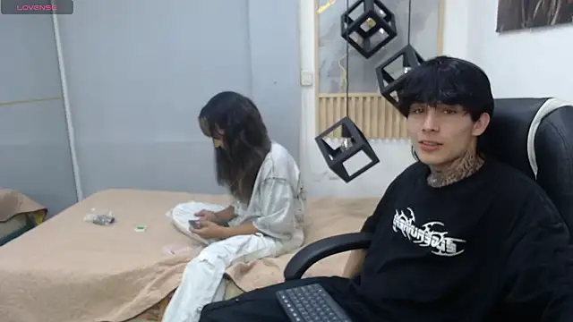 naty 18 online show from April 4, 2026, 3:35 am