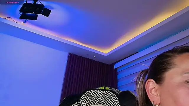 Snapshot of Cinthya_roberts chatting on May 19, 2026, 7:21 pm Cinthya roberts online show from May 19, 2026, 7:21 pm