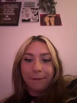 Snapshot of peachesncreamyy chatting on July 10, 2026, 4:23 am peachesncreamyy online show from July 10, 2026, 4:23 am