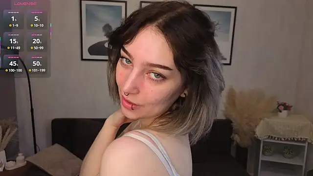 WavaMaddison online show from April 15, 2026, 1:11 am