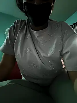 Hotmyfigure online show from April 6, 2026, 4:46 am