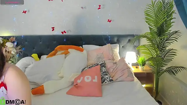 Maya Raay online show from April 17, 2026, 1:08 am