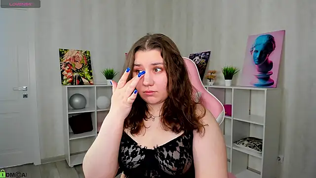 Maya Raay online show from April 7, 2026, 1:07 am