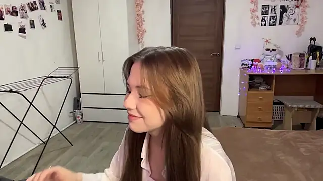 NyelleSpir online show from April 10, 2026, 3:08 pm