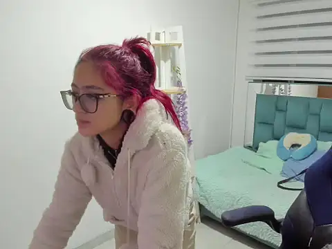 Sara Red X online show from April 10, 2026, 3:24 am