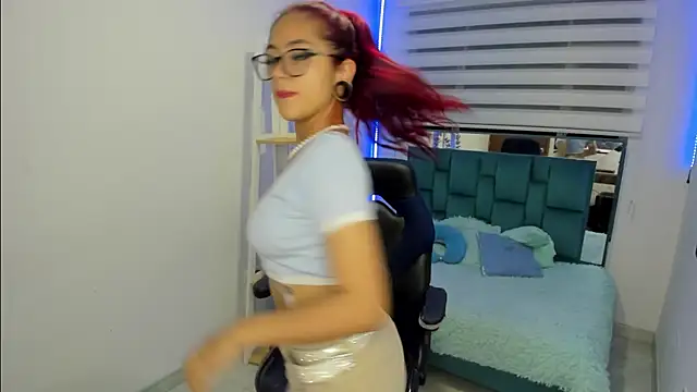 Sara Red X online show from April 3, 2026, 3:13 am