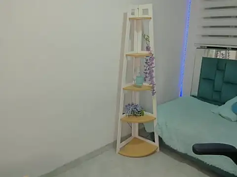 Sara Red X online show from April 9, 2026, 3:30 am