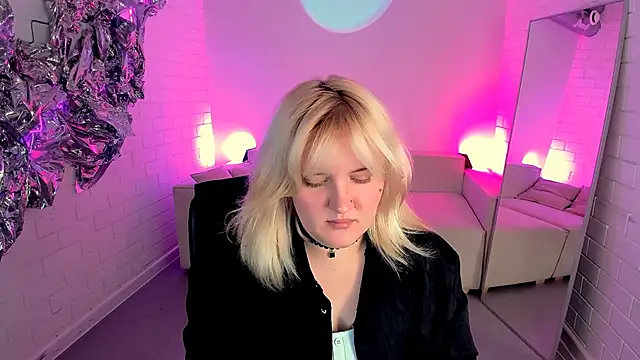 Snapshot of KathyBriggs chatting on June 17, 2026, 5:07 am KathyBriggs online show from June 17, 2026, 5:07 am