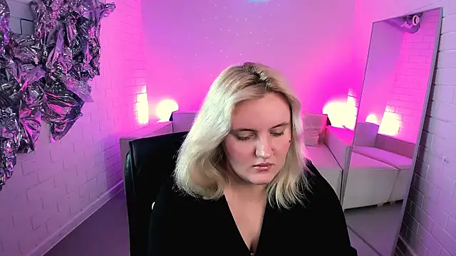 Snapshot of KathyBriggs chatting on June 25, 2026, 5:12 am KathyBriggs online show from June 25, 2026, 5:12 am