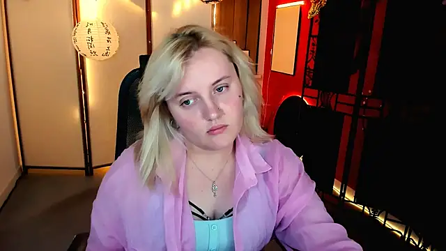 Snapshot of KathyBriggs chatting on June 19, 2026, 5:13 am KathyBriggs online show from June 19, 2026, 5:13 am