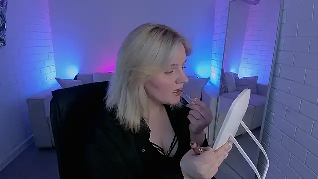 KathyBriggs online show from April 18, 2026, 5:54 am