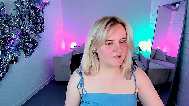 Snapshot of KathyBriggs chatting on June 10, 2026, 5:19 am KathyBriggs online show from June 10, 2026, 5:19 am