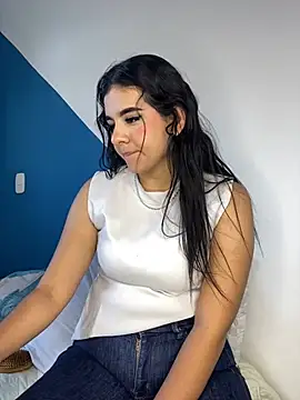 Gabyfosterr   online show from April 2, 2026, 9:32 pm